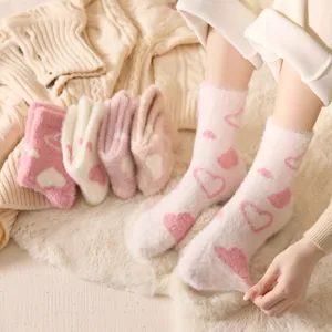 Chaussettes pelucheuses coeur femme epaisses chaudes hiver duveteuses chaussettes nuit