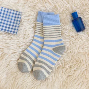 Chaussettes mi-hautes rayées en éponge pour femme, douces thermales bien chaudes.