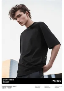 Detailansicht eines minimalistischen schwarzen Kurzarm-T-Shirts, ideal für Konzertmode
