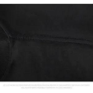 Nahaufnahme der Nähte des Sabrina Carpenter Konzert-T-Shirts