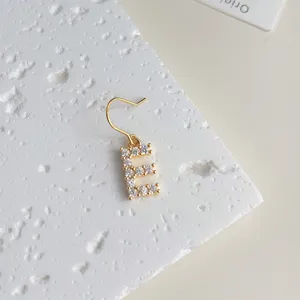 Vergoldete Mikro Pave Zirkon Buchstabe E Ohrringe Minimalistischer DIY Schmuck Detail