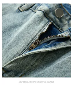 Gros plan de detail sur le jean en denim bleu pour homme avec fermeture eclair.