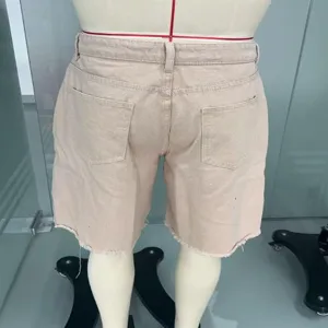 Short en jean kaki décontracté pour homme avec bas effiloché, taille mi-haute, idéal pour l'été.