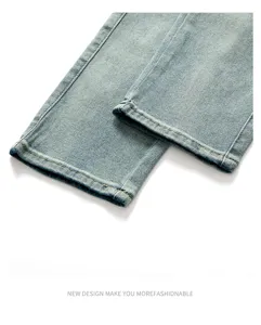 Détail de jean extensible usé pour hommes, conception de pantalon slim décontracté.