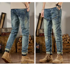 Jeans de motociclista ajustados elasticos vintage para hombre con cremallera.