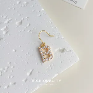 Zirkon mikro-eingelegt Buchstabe B Einzelohrring vergoldet modischer Modeschmuck.