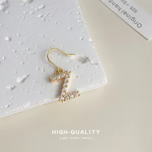 Exquisites 18K vergoldetes Z Buchstabe Zirkon Ohrring zarte Nische DIY Schmuck.