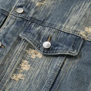 Veste en jean vintage destroy pour homme, manteau de rue rétro délavé avec poches stylées.
