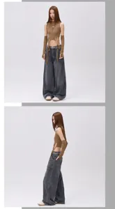 Detailaufnahme von Vintage gewaschenen, distressed Baggy-Jeans mit weitem Bein für Damen.
