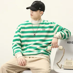 Sweat-shirt à col rond rayé vert et blanc pour hommes et femmes, style rétro casual.