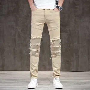 Herren Biker Jeans mit Kniefalten und Destroyed Details aus elastischem Denim Stoff.