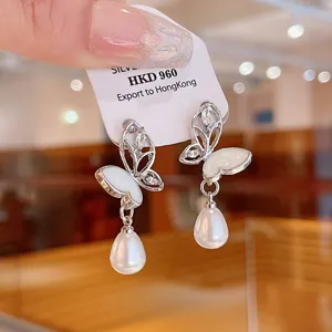 Elegant butterfly pearl dangling earrings for women, sweet summer fairy style silver ear studs.