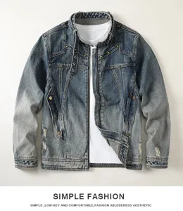 Detailansicht Vintage blaue Jeansjacke, Destroyed Waschung, Metallknöpfe, Brusttaschen.