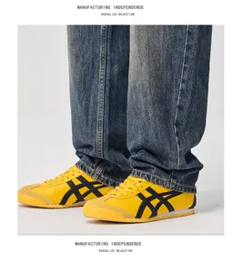 Jeans da uomo in denim vintage ampio e dilavato, pantaloni stile streetwear casual.