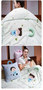 Coperta cuscino doppia funzione in poliestere cotone con ricamo di cartoni animati
