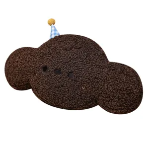 Lindo cojín de felpa de nube marrón con sombrero de fiesta almohada suave para sofá hogar