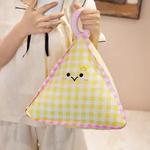 Schattig driehoekig pluche kussen en deken 2-in-1, geel ruitjes patroon om op te hangen.