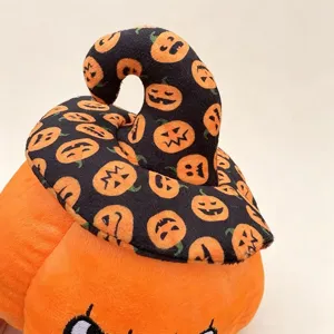 Coussin peluche citrouille Halloween, design chapeau sorcière, douce poupée déco canapé.