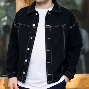 Schwarze Jeansjacke für Herren mit kontrastierenden Nähten lässige Oberbekleidung Slim Fit