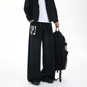 Ανδρικό μαύρο streetwear παντελόνι φόρμας φαρδύ ίσιο με τύπωμα γραμμάτων casual sport