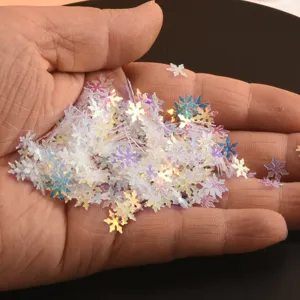 DIY paillettes flocon de neige iridescentes pour nail art résine. Mélange brillant.