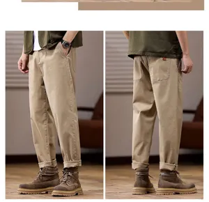 Detailopname van casual kaki broek, losse pasvorm en comfortabel voor dagelijks gebruik.
