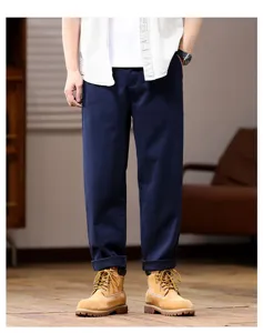 Gedetailleerd overzicht van casual losse rechte broek in marineblauw, comfortabele stof voor dagelijks.