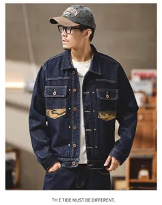 Veste en denim brut vintage avec poches camouflage, vêtement d'extérieur streetwear décontracté.