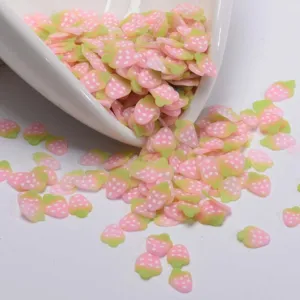 Rodajas de fresa de arcilla polimérica colorida para nail art DIY y decoración de resina.