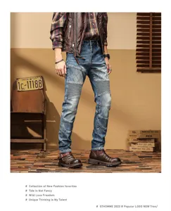 Vaqueros moteros slim-fit retro de hombre con costuras patchwork creativas y pierna estrecha.