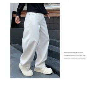 Jean large blanc courbé pour homme, pantalon banane streetwear décontracté, vue détail.