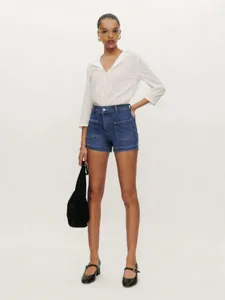 Scopri questo elegante dettaglio di pantaloncini di jeans elasticizzati da donna estivi.