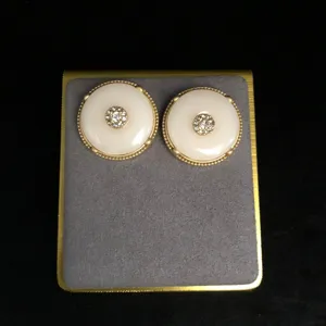 Vintage retro round stone inlay earrings with rhinestone center and gold beaded edge.