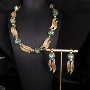 Vintage Retro Copper Alloy Green Stone Inlaid Necklace Earrings Set Elegant Women Fashion Jewelry Gift