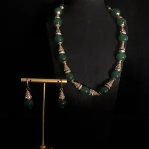 Vintage green agate bead necklace earrings set with rhinestone gold cones retro jewelry