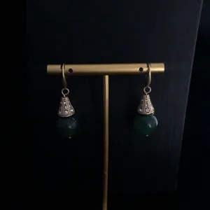 Retro style vintage green agate dangle earrings featuring rhinestone bronze cap details.