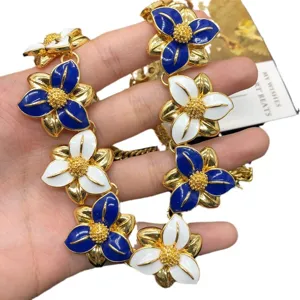 Vintage blu e bianco smalto fiore collana placcato oro grosso maglione catena gioielli
