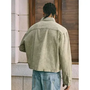 Heren losse cropped denim jas in lichtgroen, comfortabele casual lente mode voor heren.