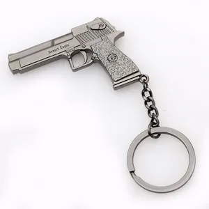 Metal Desert Eagle pistol keychain, creative mini gun model car key ring pendant toy gift.