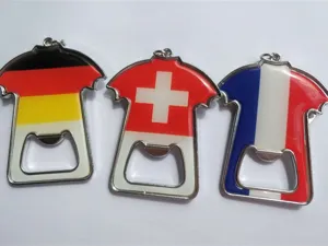 Portachiavi apribottiglie a forma di maglia da calcio con bandiere nazionali regalo.