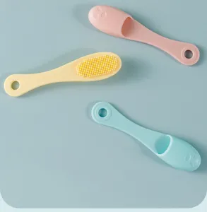 Silicone facial cleansing brush for blackhead removal and deep pore cleaning, soft bristle detail.