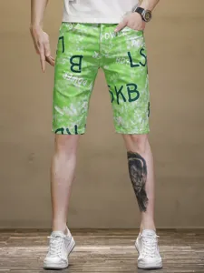 Men's green tie-dye denim shorts, stylish casual stretch five-point shorts with bold print.