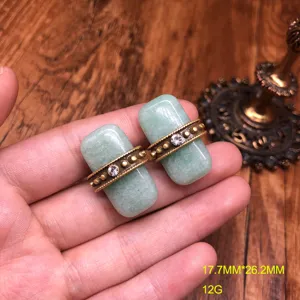 Boucles d'oreilles en jade vert vintage style rétro mode incrustation métal accessoire chic.