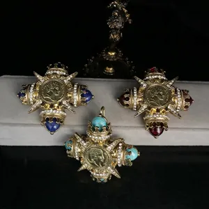 Antike barocke Münz-Porträtbrosche mit Strasssteinen und Edelsteinen, detaillierte Ansicht.