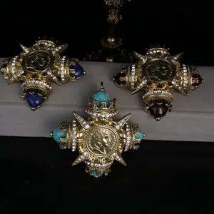 Vintage Palast Stil Kreuz Brosche mit Lapislazuli Türkis und funkelnden Strass für Damen.