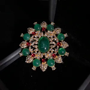 Vintage Baroque Gold Plated Hollow Rhinestone Green Resin Flower Brooch Pin For Women Fashion Banquet Jewelry Gift