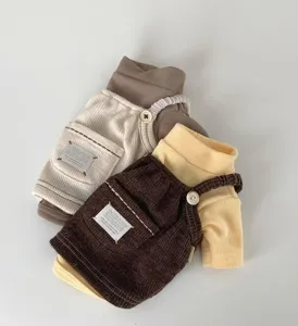Corduroy Haustierbekleidung Detailaufnahme, warme zweibeinige Welpen Pullover Set.