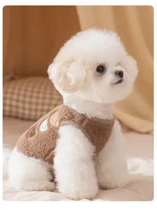Gilet marrone in pile per cani con ricamo di orsetto, caldo abbigliamento primaverile per animali.