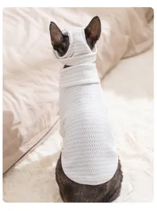 Detalle camisa a rayas para mascota, ropa gato cachorro otoño delgada, tela suave y cómoda.