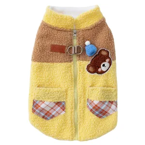 Accogliente gilet in pile per cani color-block con simpatico toppa di orsetto per l'inverno.